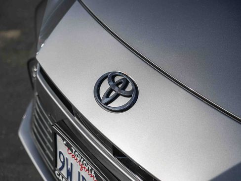 Used 2026 Toyota Camry XLE FWD image 3