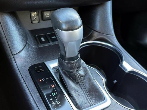 Used 2018 Toyota Highlander XLE image 32