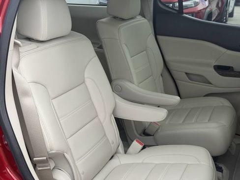Used 2023 GMC Acadia Denali w/ Denali Ultimate Package FWD image 31