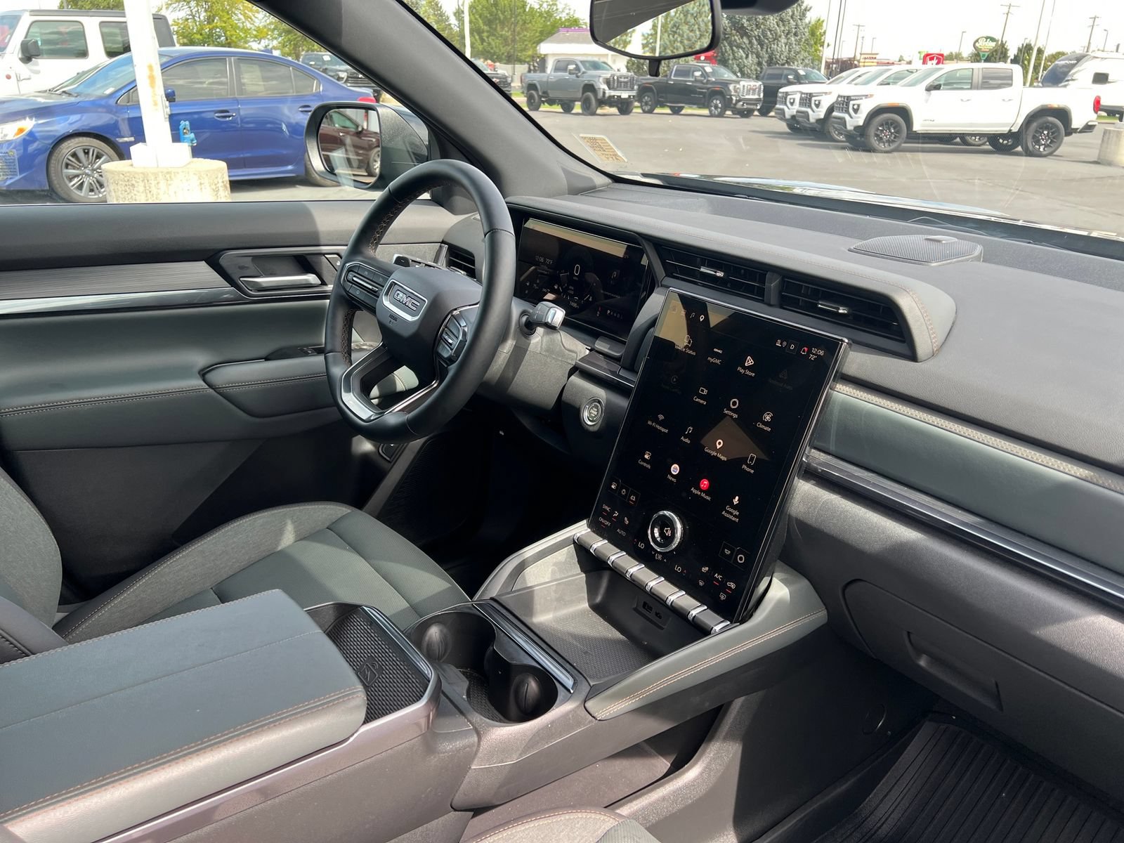 New 2026 GMC Terrain AT4 w/ LPO, Black Badging Package AWD/4WD image 35