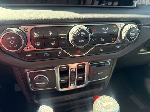 Certified 2025 Jeep Wrangler Unlimited Sahara image 24