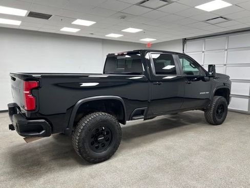 Used 2024 Chevrolet Silverado 2500 ZR2 w/ Technology Package image 12