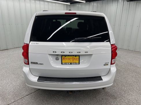 Used 2019 Dodge Grand Caravan SXT image 5
