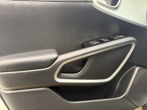 Used 2022 Kia Soul LX image 9