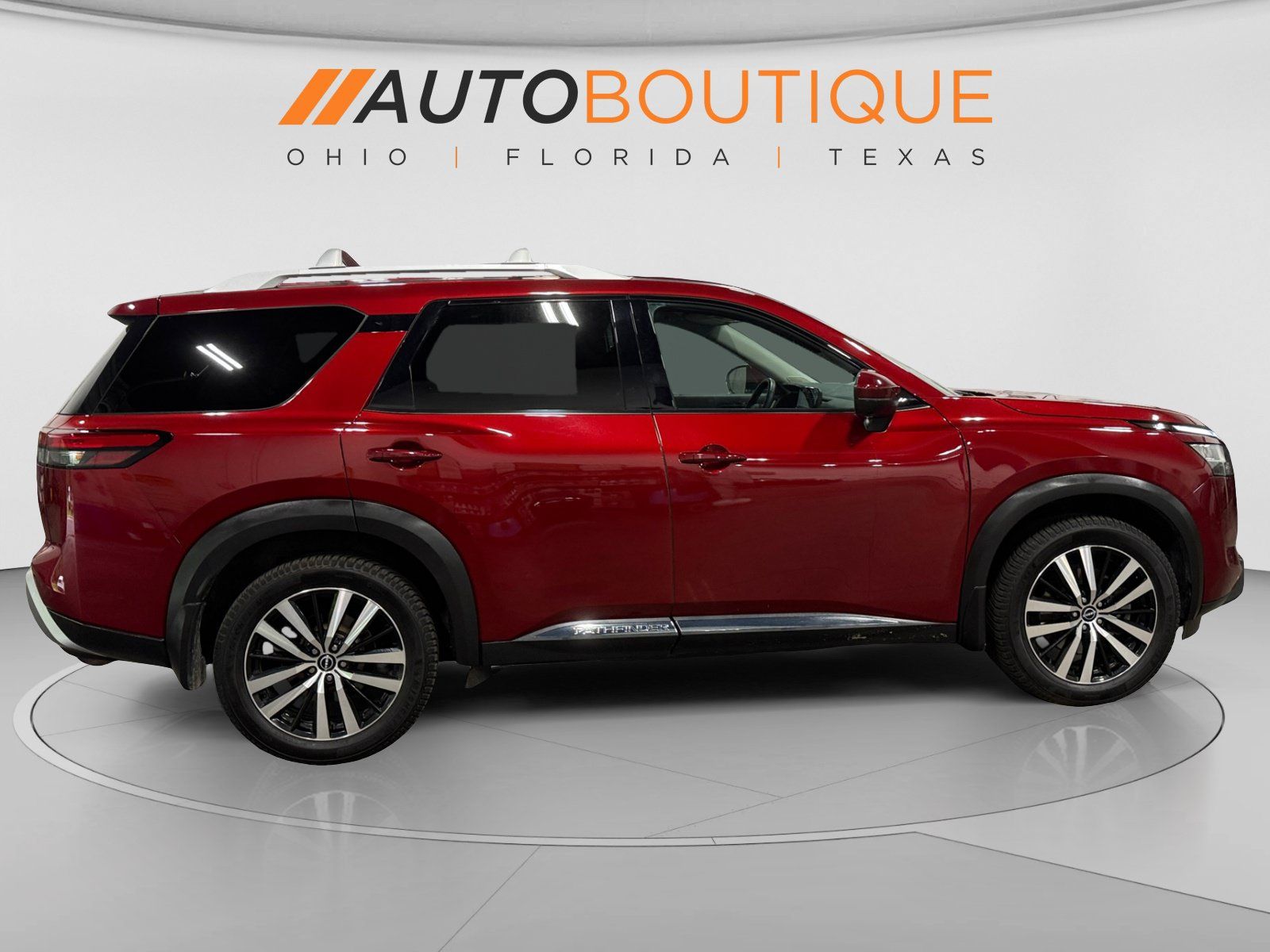 Used 2024 Nissan Pathfinder Platinum w/ Cargo Package AWD/4WD image 6