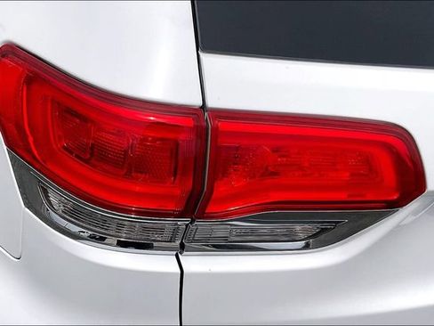 Used 2018 Jeep Grand Cherokee Limited image 28