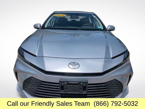 Used 2025 Toyota Camry LE AWD/4WD image 8