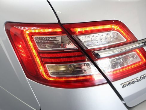 Used 2019 Ford Taurus Limited image 28