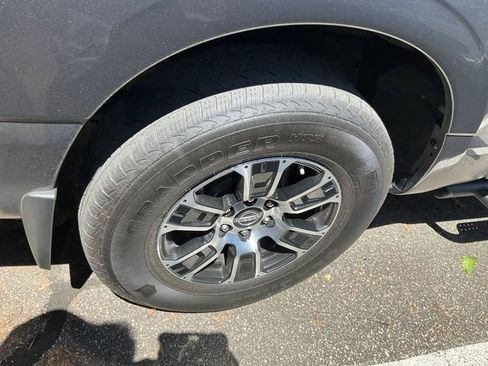 Used 2024 Nissan Titan SV w/ SV Convenience Package image 12