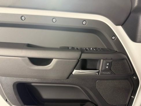 New 2026 Land Rover Defender 110 X-Dynamic SE AWD/4WD image 14