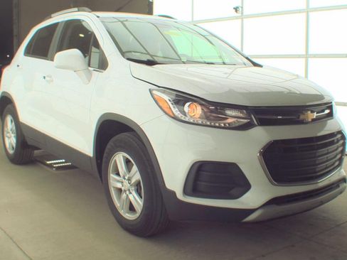 Used 2019 Chevrolet Trax LT w/ LT Convenience Package image 3