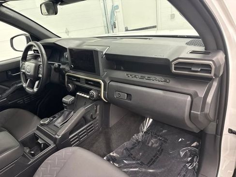 Used 2025 Toyota Tacoma SR AWD/4WD image 23
