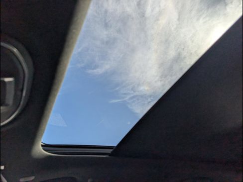 Used 2025 Jeep Grand Cherokee Limited w/ Luxury Tech Group II image 25