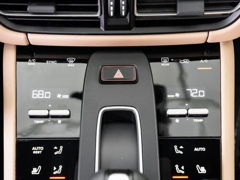 Used 2026 Porsche Macan AWD/4WD image 19