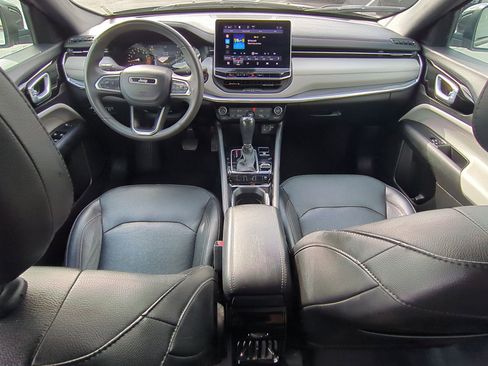 Used 2023 Jeep Compass Limited image 28