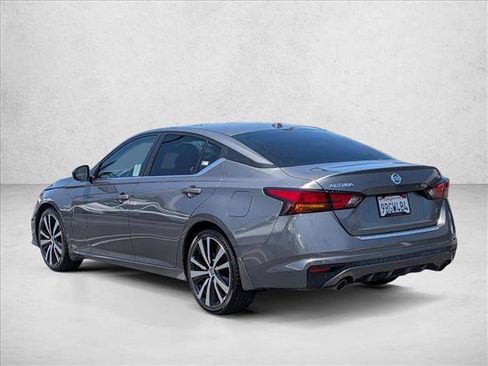 Used 2022 Nissan Altima 2.5 SR FWD image 8
