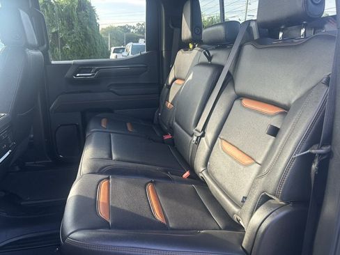 Used 2024 GMC Sierra 1500 AT4 w/ Technology Package AWD/4WD image 17