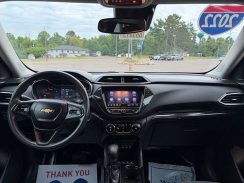 Used 2022 Chevrolet TrailBlazer LT w/ Convenience Package FWD image 4