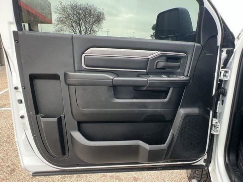 Used 2024 RAM 2500 Tradesman w/ Chrome Appearance Group image 11