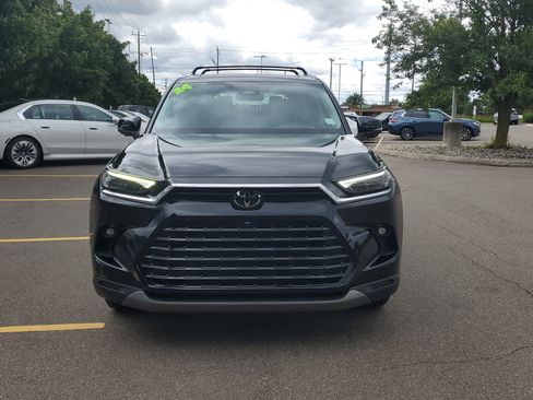 Used 2024 Toyota Grand Highlander AWD image 2