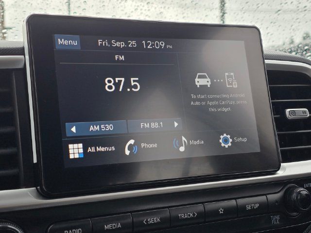 Certified 2025 Hyundai Venue SEL FWD image 31
