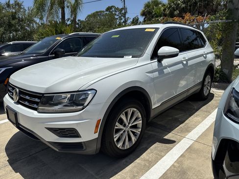 Used 2019 Volkswagen Tiguan SE w/ Panoramic Sunroof Package AWD/4WD image 3