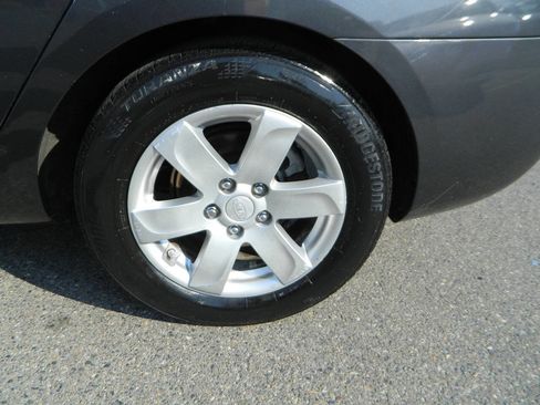 Used 2008 Kia Rondo LX w/ Convenience Pkg image 22