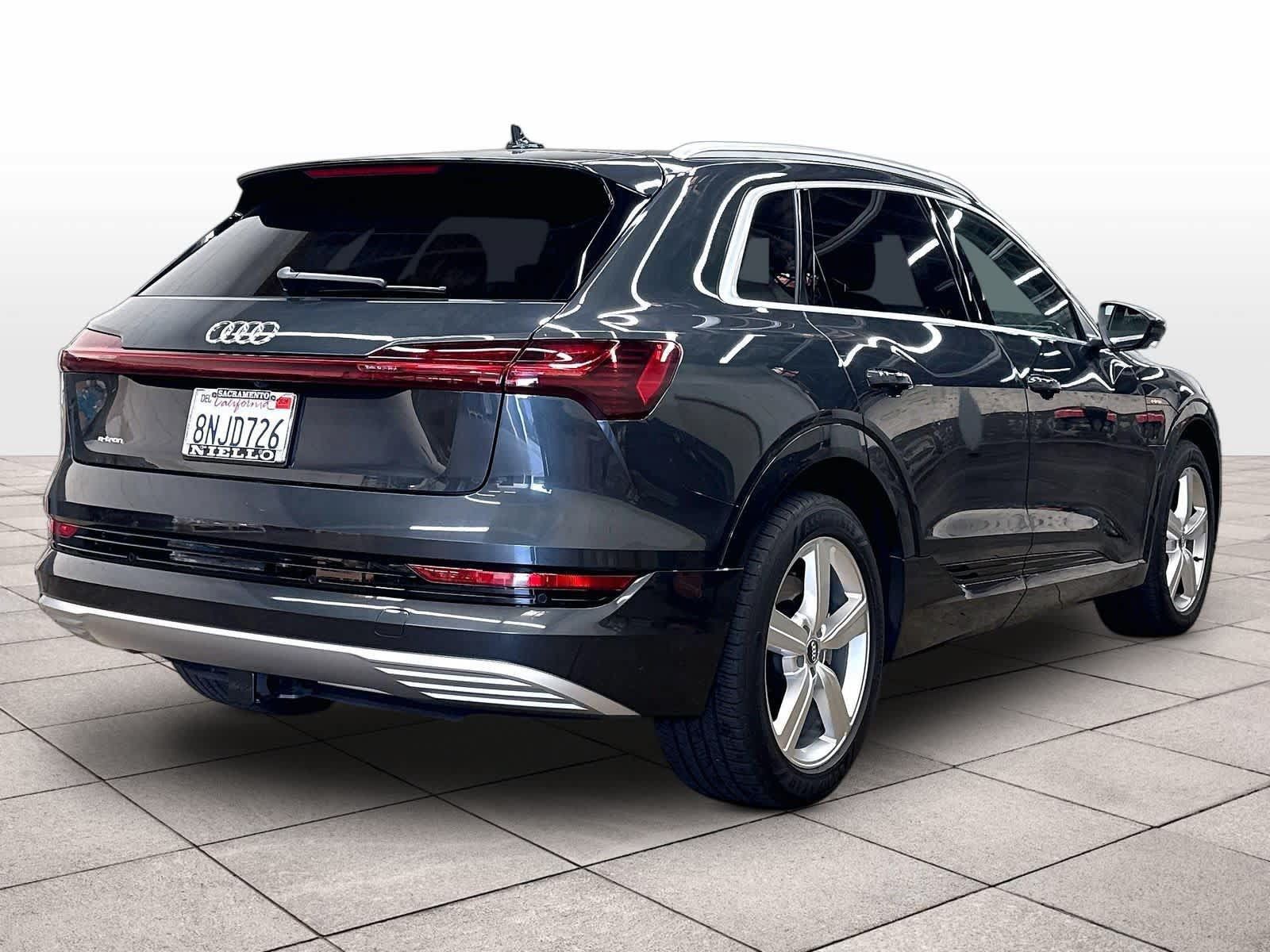 Used 2019 Audi e-tron Prestige w/ Prestige Package AWD/4WD image 16