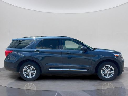 Used 2024 Ford Explorer XLT AWD/4WD image 6