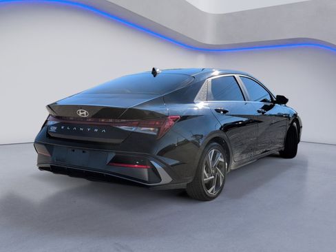 Used 2024 Hyundai Elantra SEL w/ Convenience Package image 4