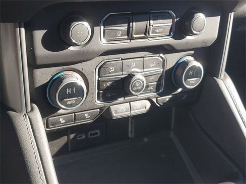 Certified 2023 Chevrolet Suburban Z71 w/ Luxury Package image 29