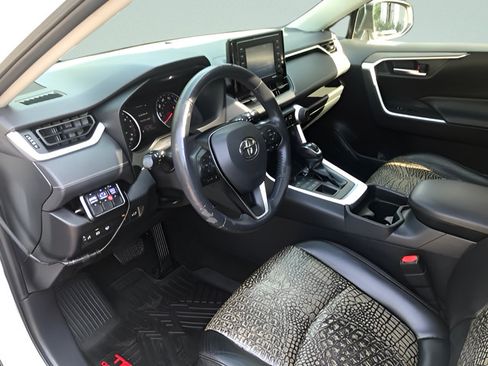 Used 2020 Toyota RAV4 XLE w/ Convenience Package AWD/4WD image 10