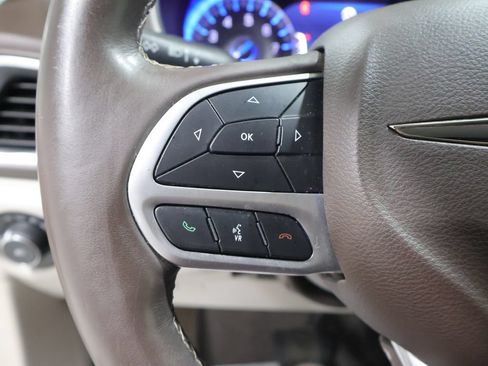 Used 2018 Chrysler Pacifica Touring-L Plus FWD image 44