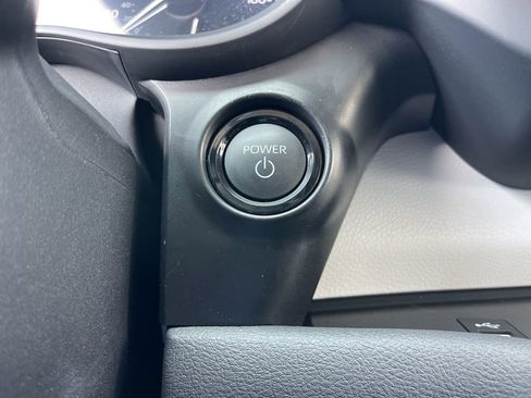 Used 2025 Toyota Sienna XLE image 13