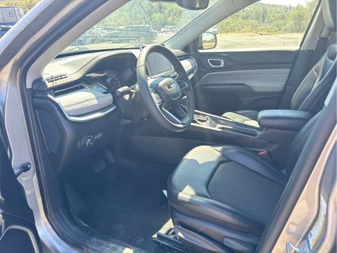 Used 2022 Jeep Compass Latitude AWD/4WD image 11