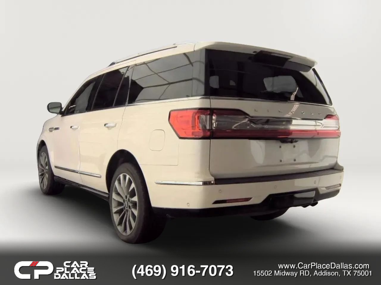 Used 2018 Lincoln Navigator Select w/ Technology Package RWD image 3