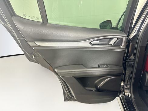 Used 2022 Alfa Romeo Stelvio Veloce AWD/4WD image 28