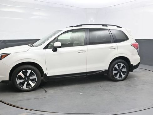 Used 2017 Subaru Forester 2.5i Premium AWD/4WD image 3