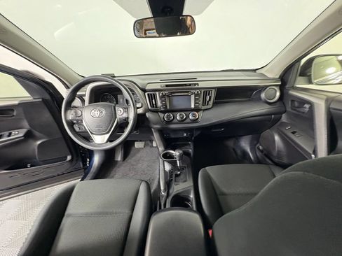 Used 2017 Toyota RAV4 LE AWD/4WD image 4