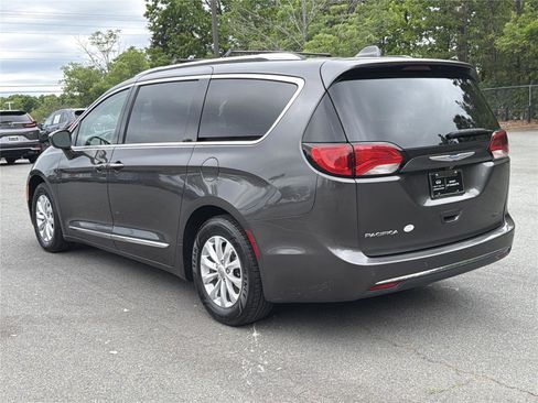 Used 2018 Chrysler Pacifica Touring-L Plus FWD image 27