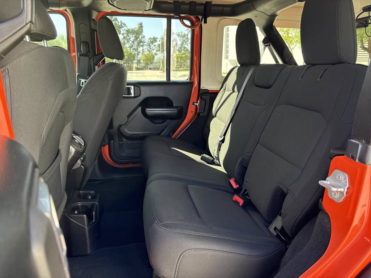 Used 2018 Jeep Wrangler Unlimited Sport S AWD/4WD image 12