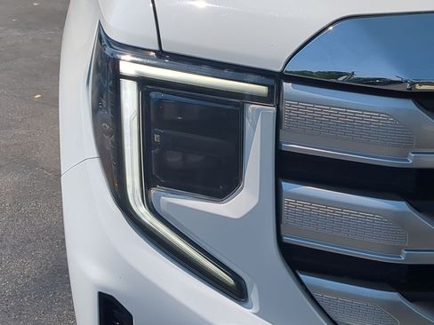 Used 2023 GMC Sierra 1500 SLE w/ X31 Off-Road Package AWD/4WD image 10