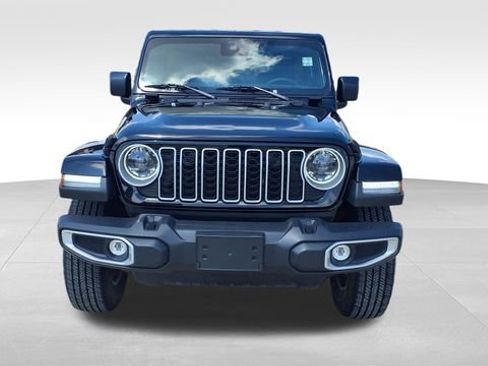 Used 2025 Jeep Wrangler Sahara image 2