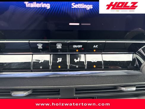 Certified 2024 Chevrolet Colorado Trail Boss w/ Advanced Trailering Package AWD/4WD image 17