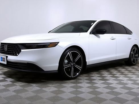 Used 2023 Honda Accord Sport image 2