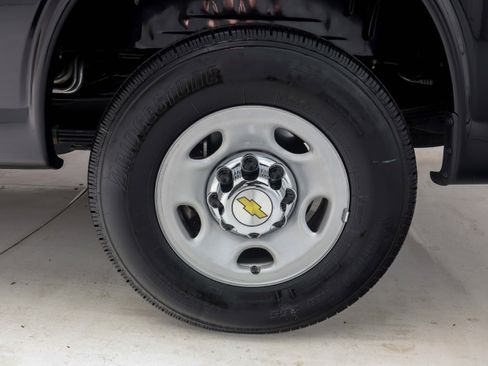 Used 2025 Chevrolet Express 3500 LT w/ LT Preferred Equipment Group RWD image 27