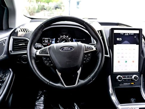 Used 2024 Ford Edge Titanium image 30