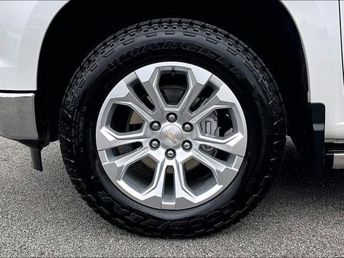 Used 2024 Chevrolet Silverado 1500 LTZ w/ Technology Package AWD/4WD image 30