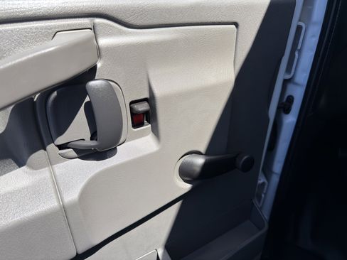 Used 2021 Chevrolet Express 3500 w/ Driver Convenience Package image 28