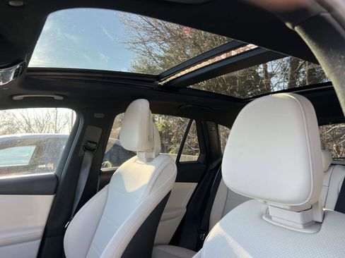 Used 2025 Mercedes-Benz GLC 300 4MATIC image 22